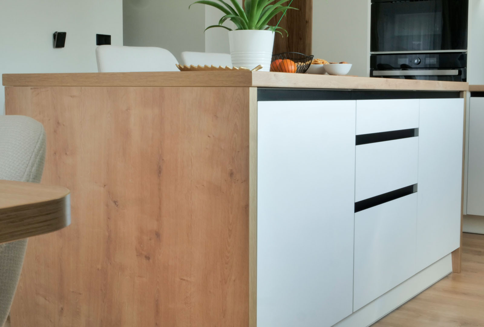 Kuchyna_Biela_Matt_Dub_Arlington_Bridlica_Scivaro_(8)